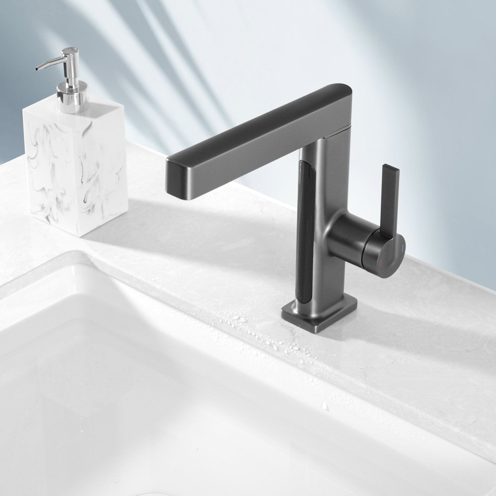 Alyra Single-Hole Pull-Out Faucet With Temperature Readout | Lersk