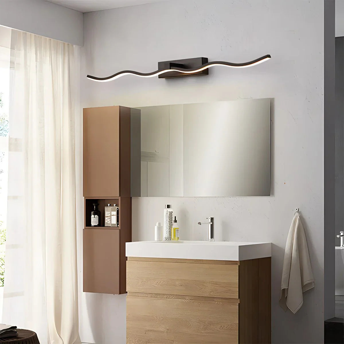 Aplique de pared lineal para baño con espejo | Lersk