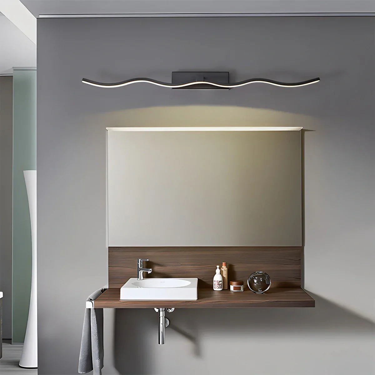 Aplique de pared lineal para baño con espejo | Lersk