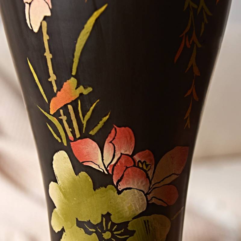 Lámpara de Mesa Alta Decorativa con Cuerpo de Cerámica y Arte Floral | Lersk