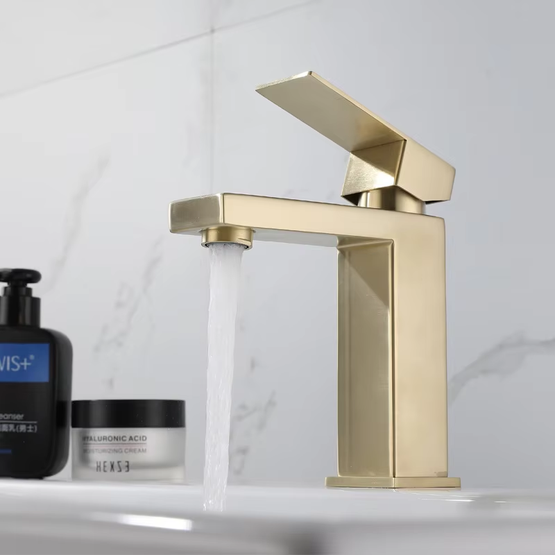 Astraea Modern Bathroom Faucet With Single-Handle Design | Lersk