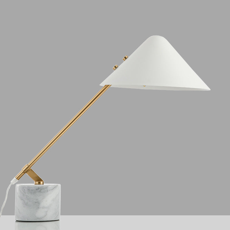 Elegante Tischlampe mit Marmorfuß, moderner Messing-Schreibtischleuchte | Lersk