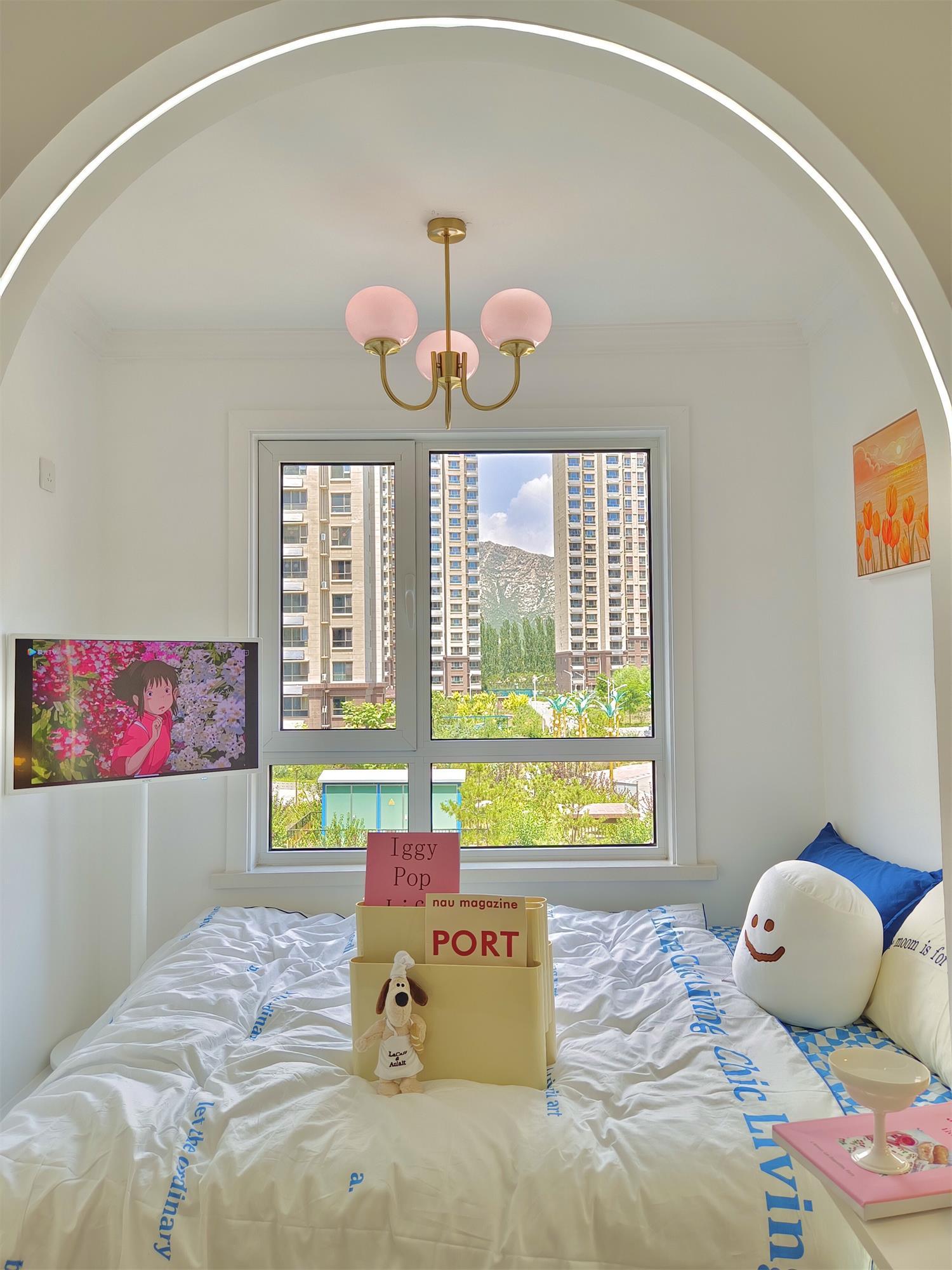 Alora Marshmallow Chandelier With Pink Glass Shades | Lersk