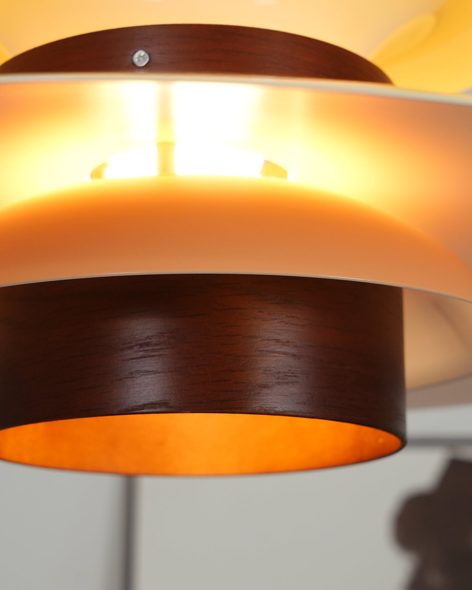 Aurellon | Elegantní závěsná lampa pro nadčasové interiéry | Lersk