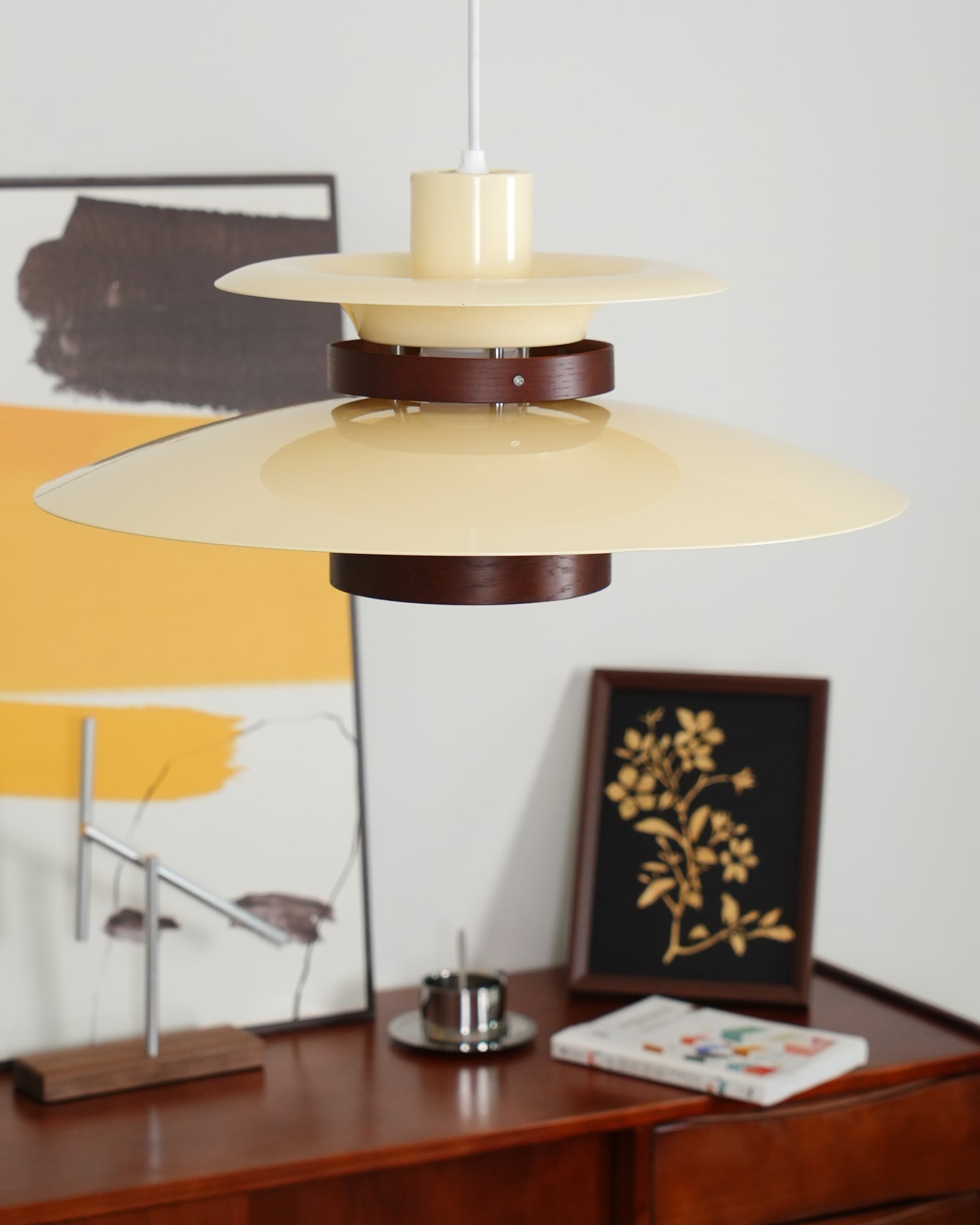 Aurellon | Elegantní závěsná lampa pro nadčasové interiéry | Lersk