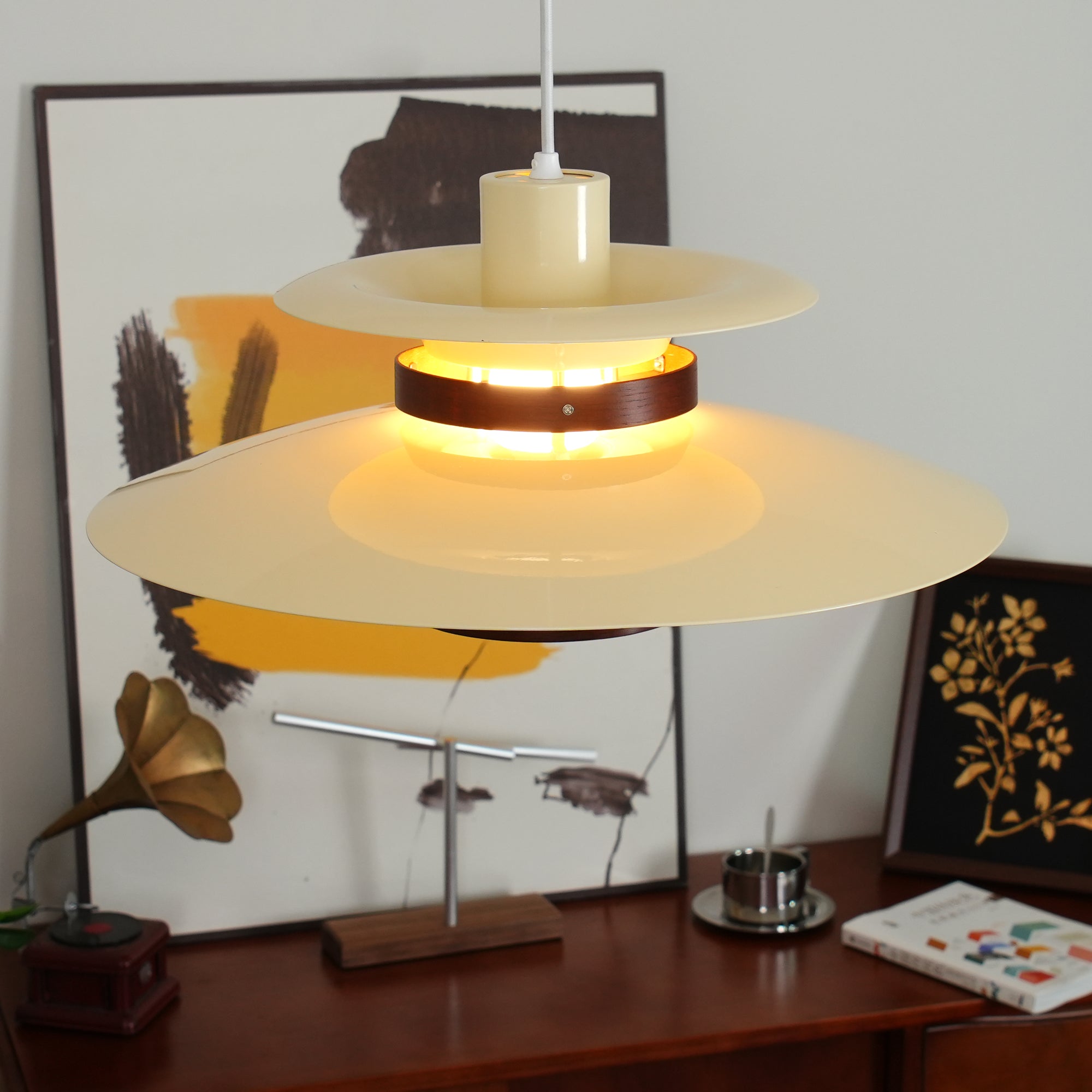 Aurellon | Elegantní závěsná lampa pro nadčasové interiéry | Lersk