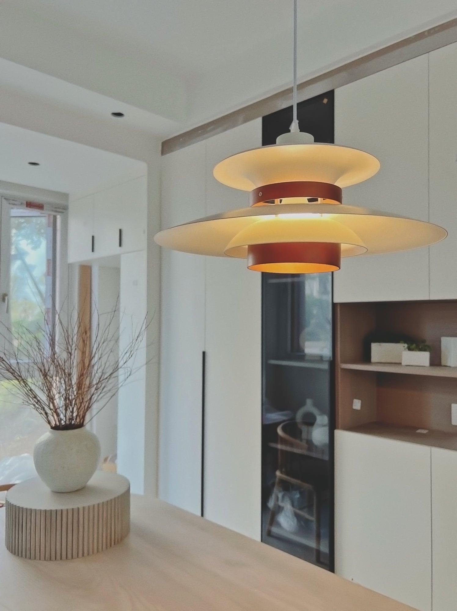 Aurellon | Elegantní závěsná lampa pro nadčasové interiéry | Lersk