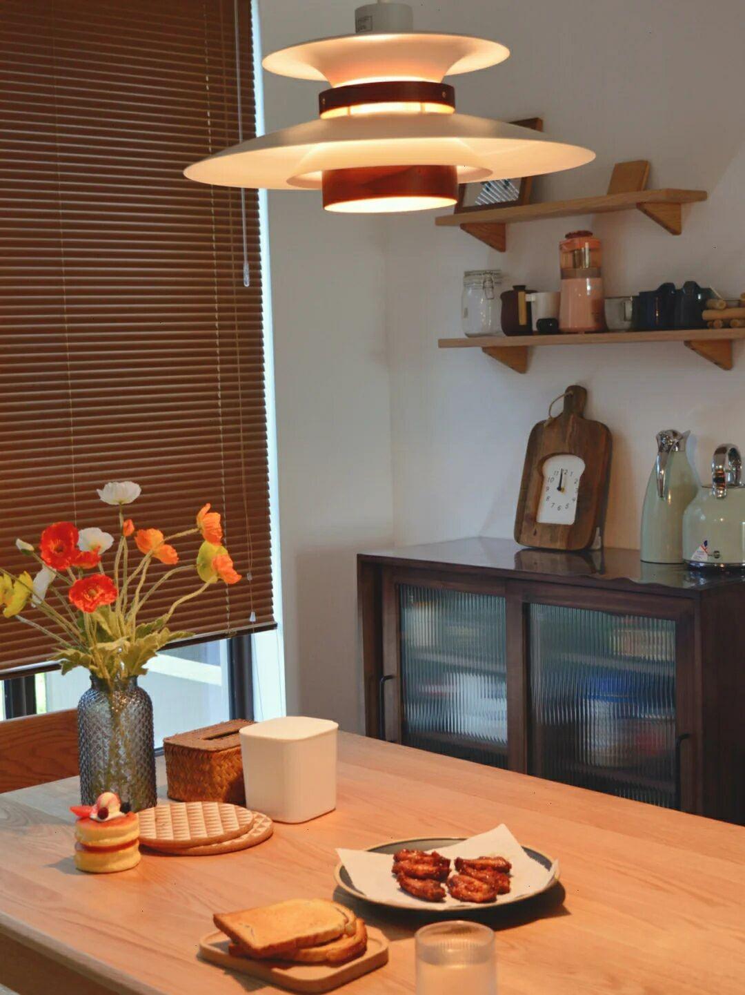 Aurellon | Elegantní závěsná lampa pro nadčasové interiéry | Lersk