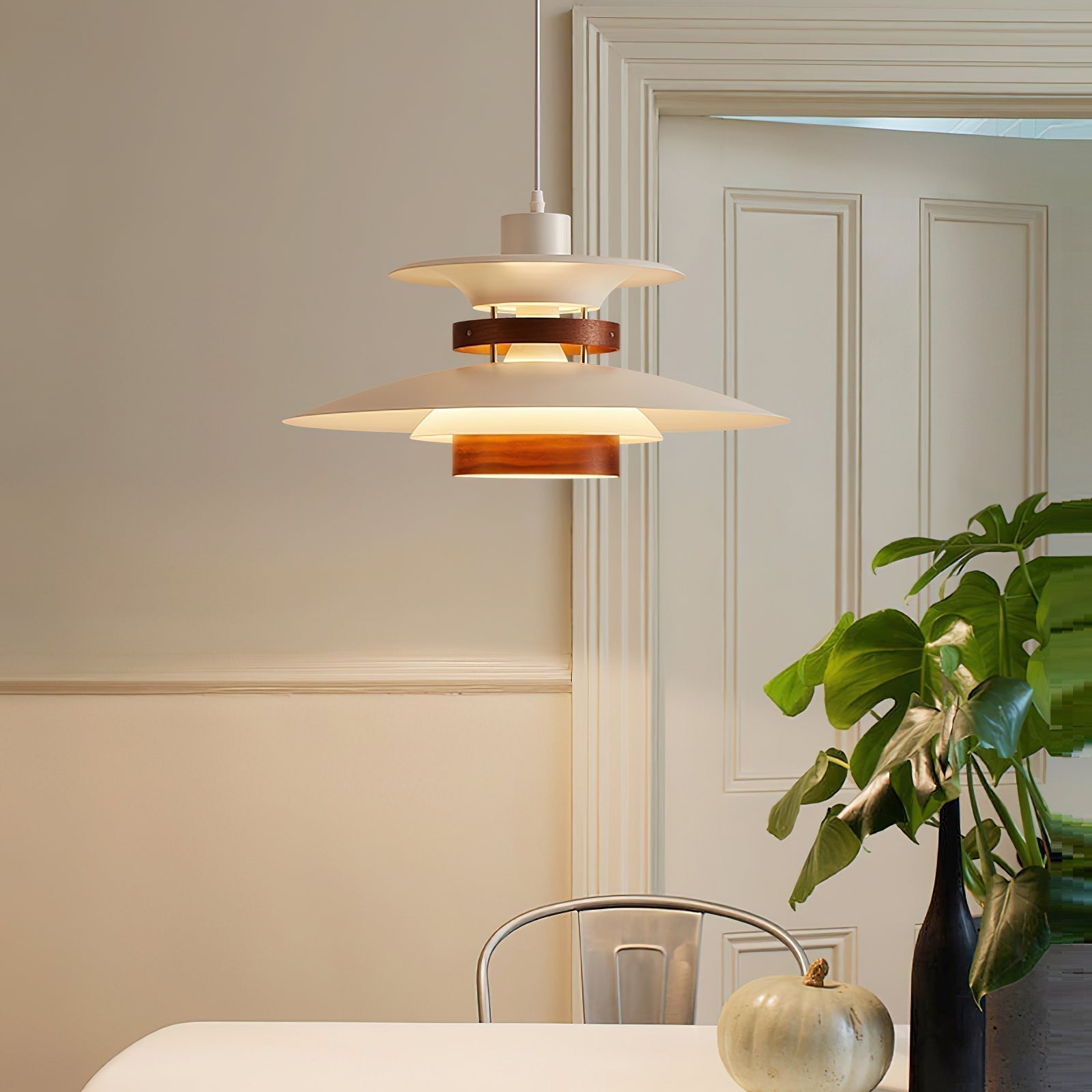 Aurellon | Elegantní závěsná lampa pro nadčasové interiéry | Lersk