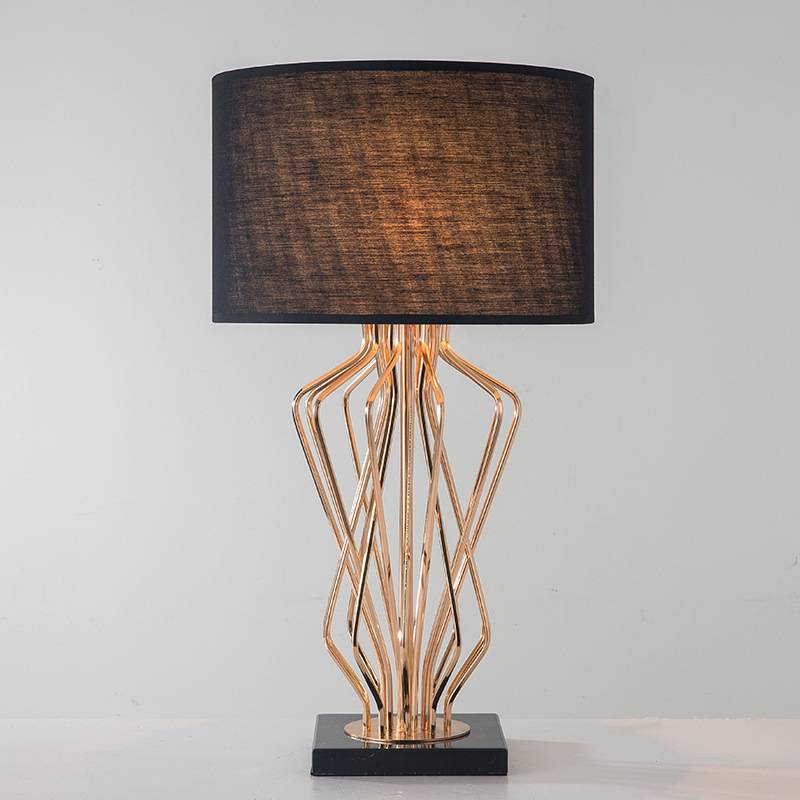 Zlatá luxusní stolní lampa pro moderní osvětlení u postele a obývacího pokoje | Lersk