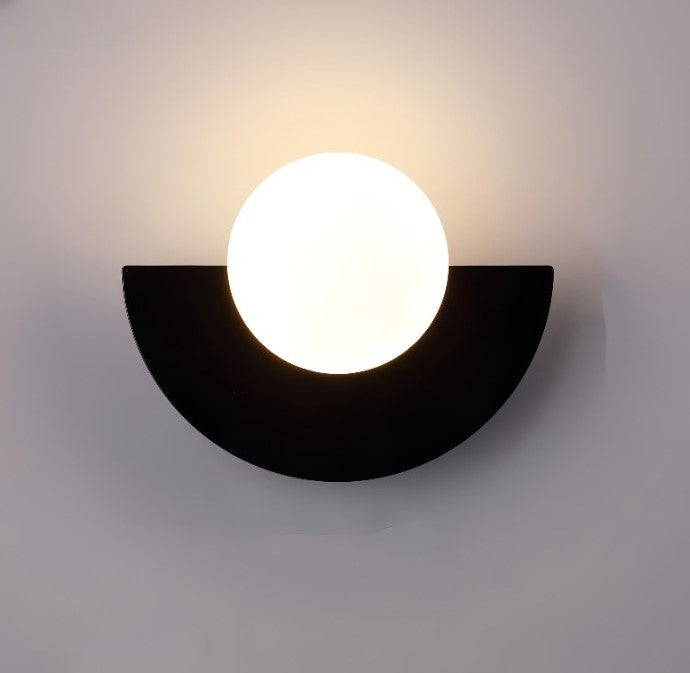 Lampa ścienna LED NovaArc w kształcie półkola do dekoracji w stylu nordyckim | Lersk