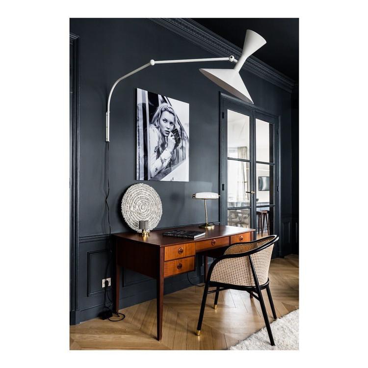 Lampada da parete NovaSwing con braccio oscillante e spina per decorazione camera da letto | Lersk
