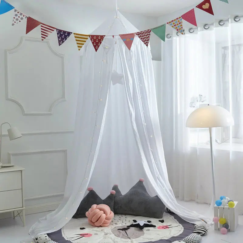 Baldaquin pour lit d'enfant LumaNest avec pompons en blanc, rose et gris | Lersk