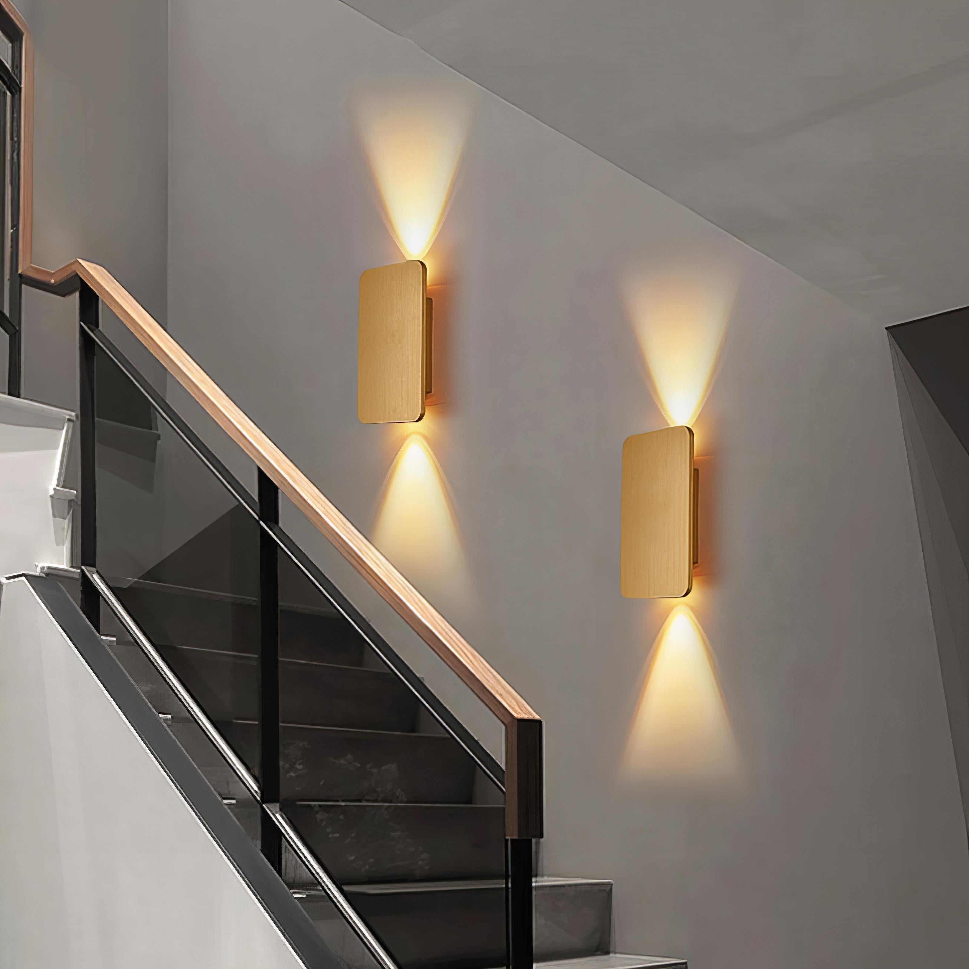 Moderní venkovní nástěnná lampa IP65, elegantní venkovní světlo pro terasy a zahrady | Lersk