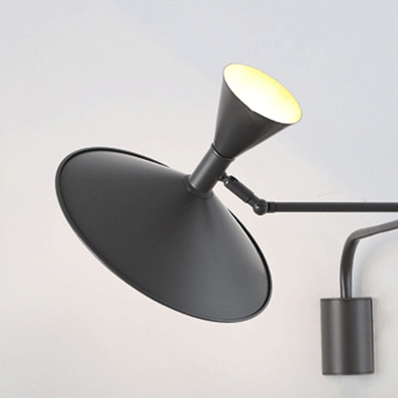 Lampada da parete NovaSwing con braccio oscillante e spina per decorazione camera da letto | Lersk