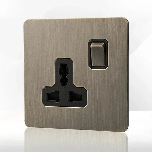 מתג קיר מתכתי רטרו עם שקע ויציאת טעינת USB | Lersk