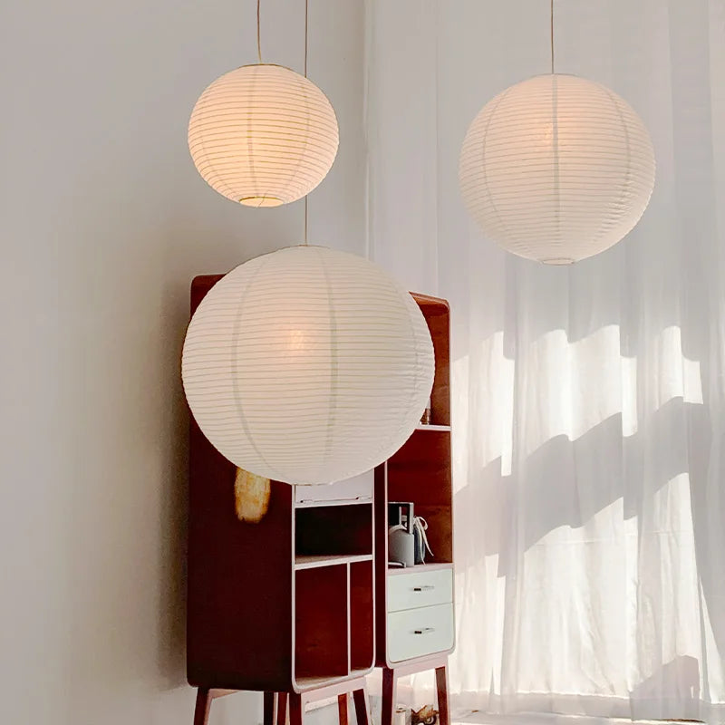 Závěsná lampa Aurelia Parisian Paper Balloon s teplým světlem | Lersk