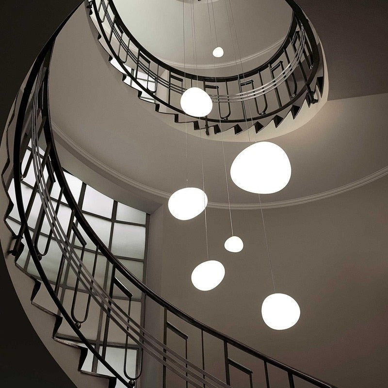 Lampada a sospensione Georg in vetro soffiato a mano, illuminazione elegante e moderna per arredamento casa contemporaneo | Lersk