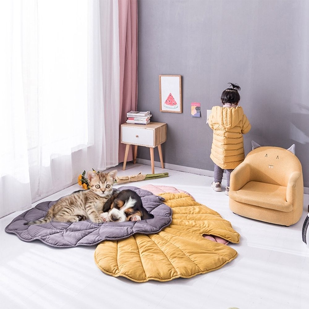 Breathable Cooling Dog Mat Keeps Pets Cool Leaf Shaped Washable | Lersk
