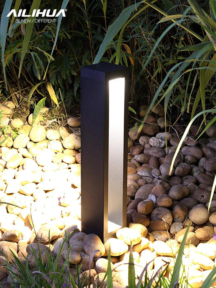 Bramwell Outdoor LED Lawn Lamp | Lersk