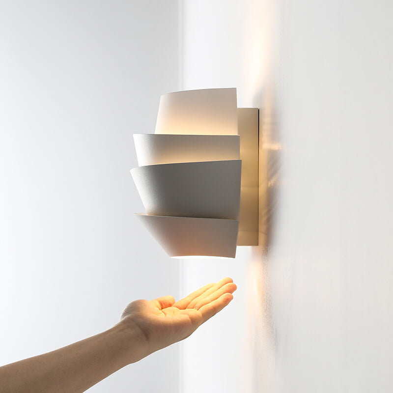 Lampada da parete scandinava Luminique con doppio punto luce per interni minimalisti | Lersk