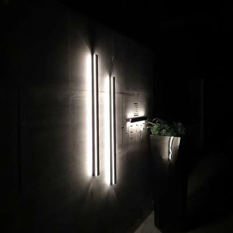 Elora Lang LED Udendørs Væglampe - IP65 Vandtæt | Lersk