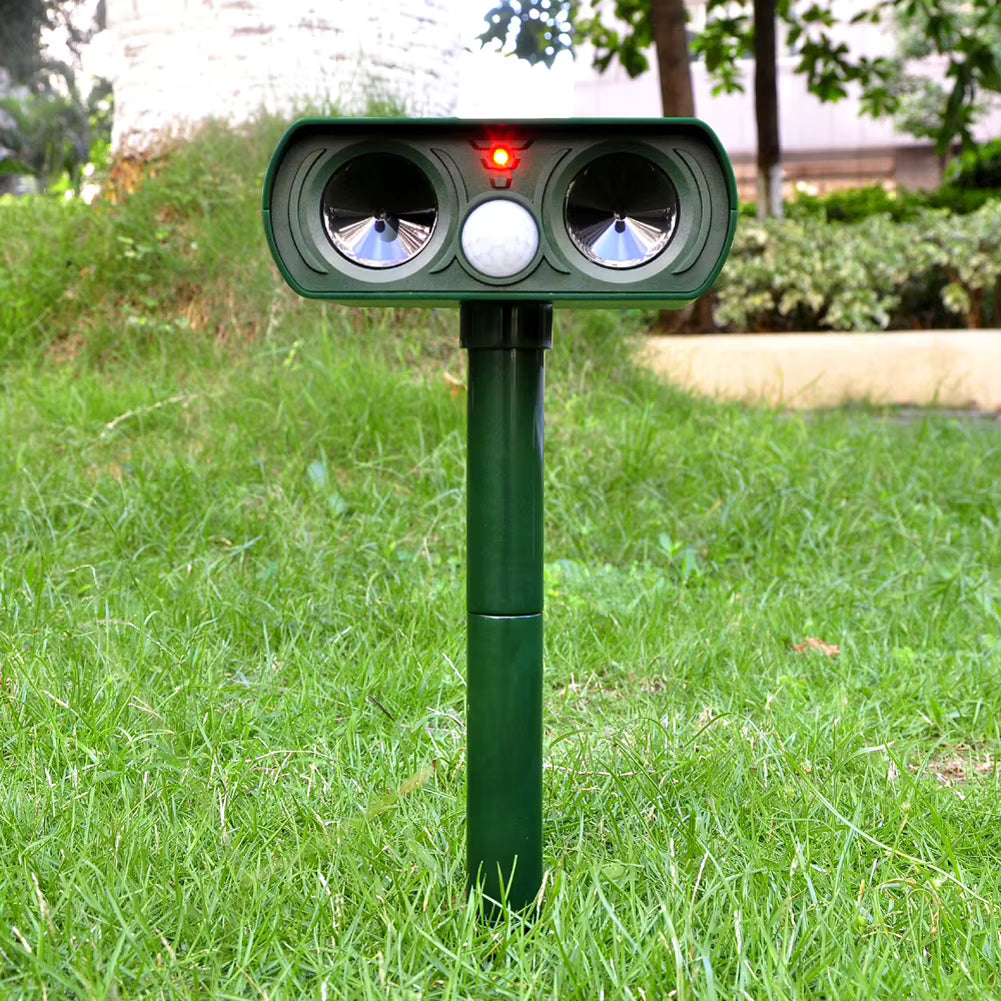 GardenGuard Solarny Ultradźwiękowy Odstraszacz Królików z Migającym Światłem | Lersk