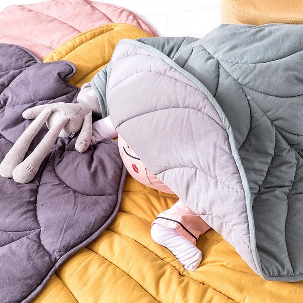 Breathable Cooling Dog Mat Keeps Pets Cool Leaf Shaped Washable | Lersk