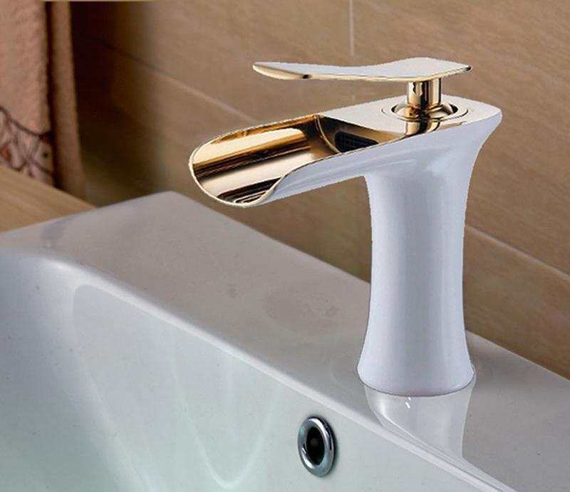 Rubinetto per lavabo a cascata in ottone cromato con doppie tubazioni | Lersk