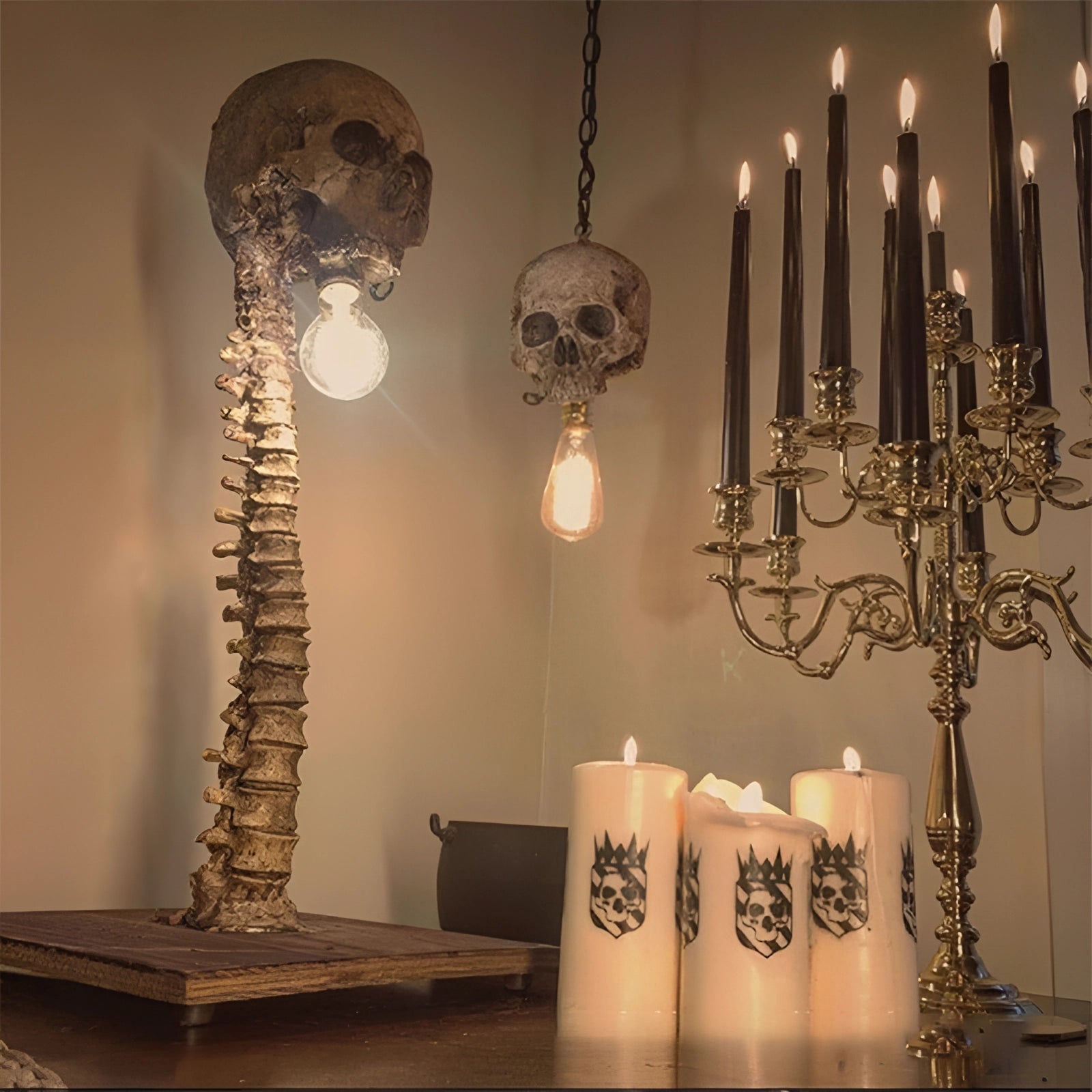 Lampa Dreadspire Lebka a Páteř s LED Očima pro Gotiky | Lersk