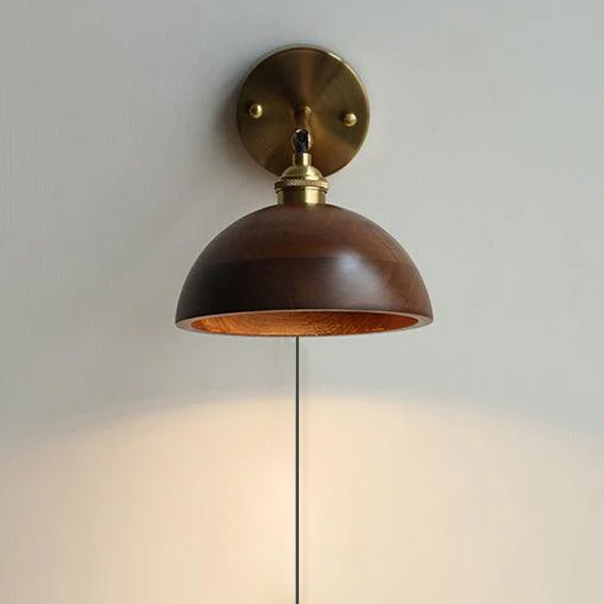 Aureo Vintage-Style Wood Wall Lamp with Pull Chain Switch | Lersk
