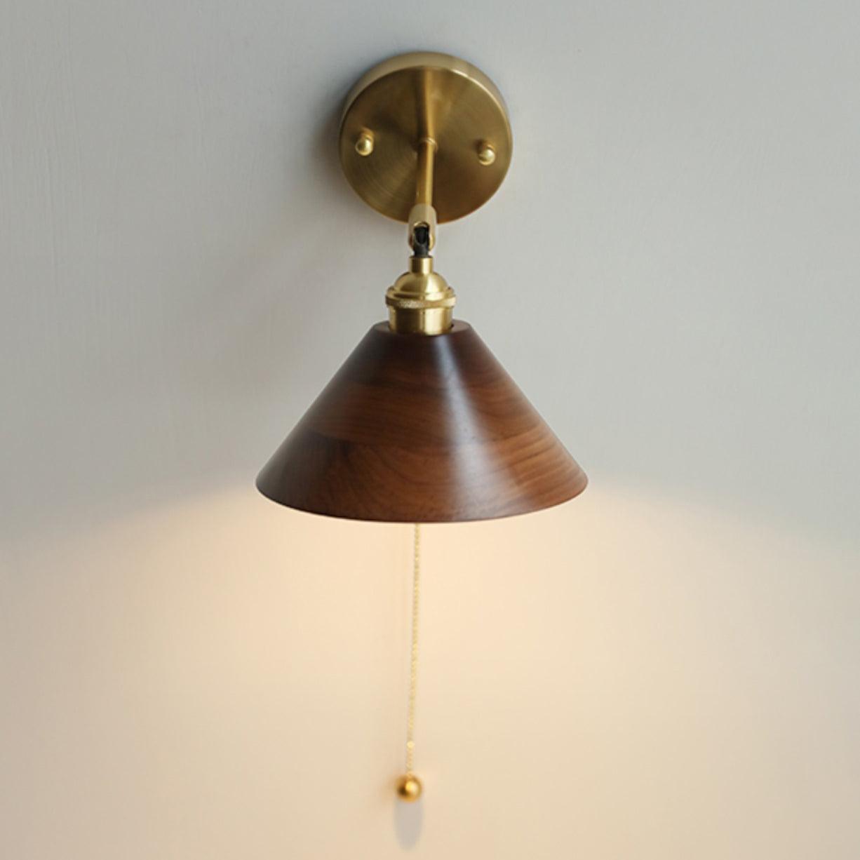 Aureo Vintage-Style Wood Wall Lamp with Pull Chain Switch | Lersk