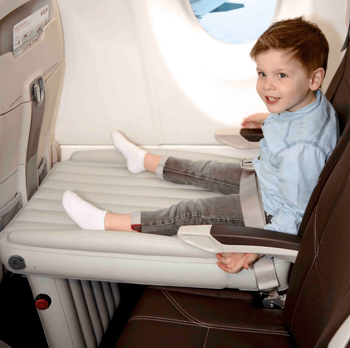 Cestovní nafukovací postýlka CloudNap pro děti – pohodlí při cestování letadlem CloudNap Travel Bed | Lersk