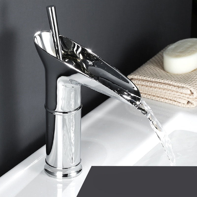 Rubinetto da bagno a cascata antico, flusso lussuoso per proprietari di casa | Lersk