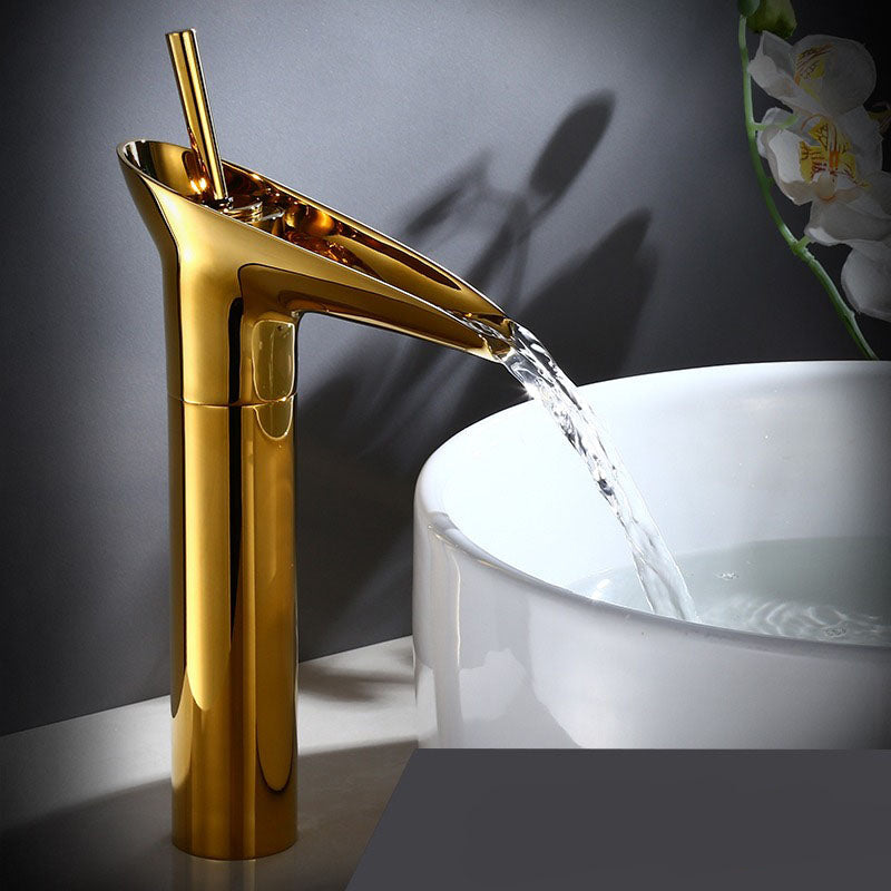 Rubinetto da bagno a cascata antico, flusso lussuoso per proprietari di casa | Lersk