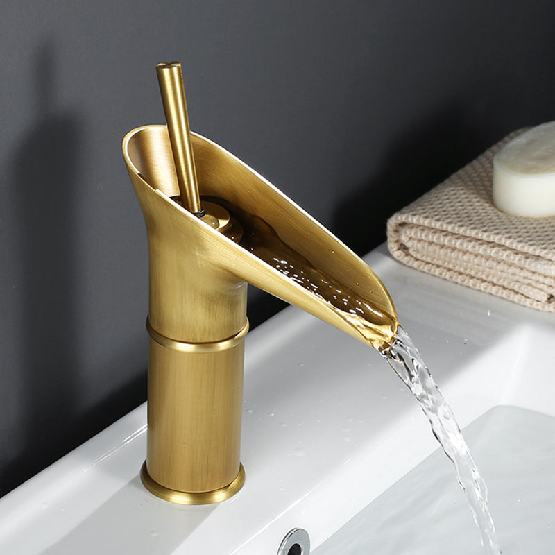 Rubinetto da bagno a cascata antico, flusso lussuoso per proprietari di casa | Lersk