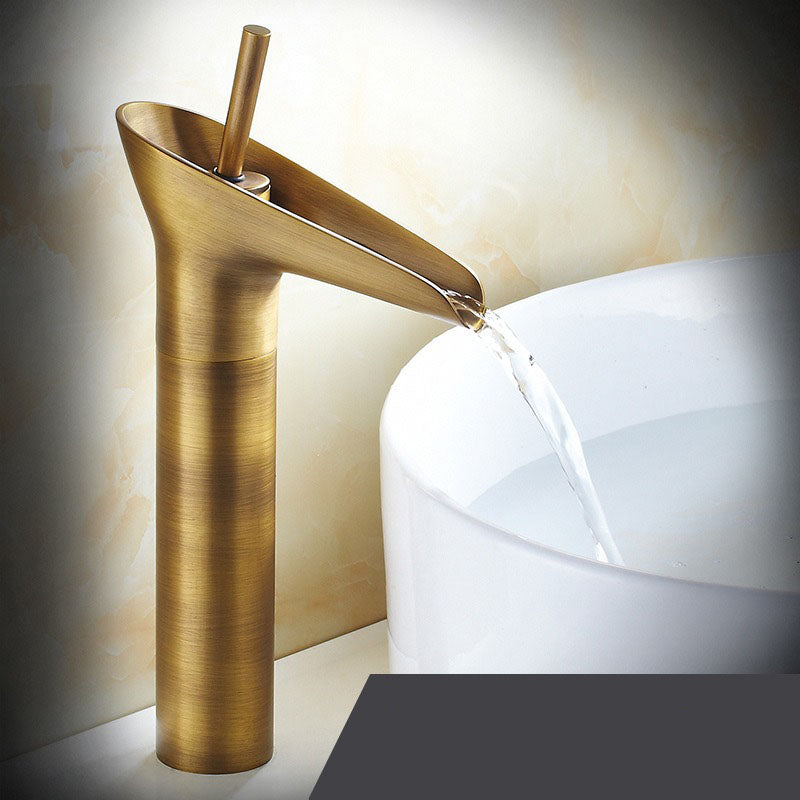 Rubinetto da bagno a cascata antico, flusso lussuoso per proprietari di casa | Lersk