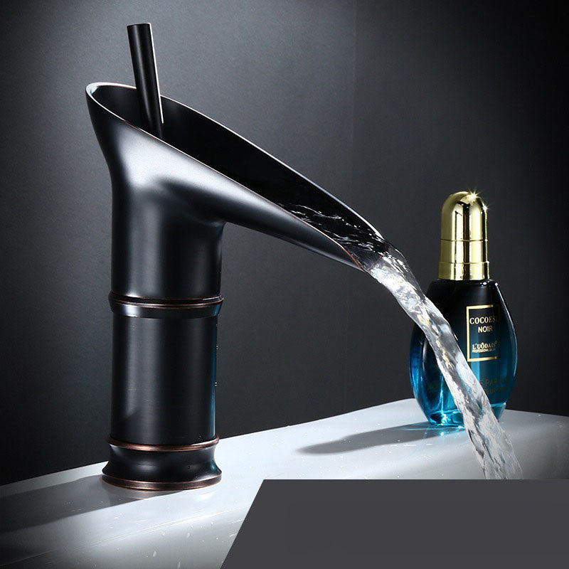Rubinetto da bagno a cascata antico, flusso lussuoso per proprietari di casa | Lersk