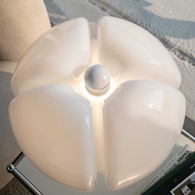 Solera Classic LED Lamp for Indoor Living Spaces and Homes | Lersk