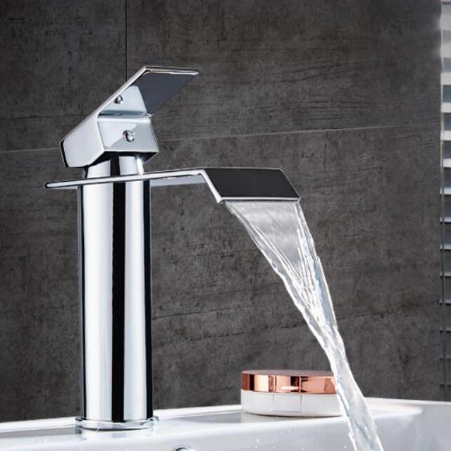 NovaFlow Gold- und Weiß-Wasserfall-Terrassenarmatur mit Einhebelgriff | Lersk
