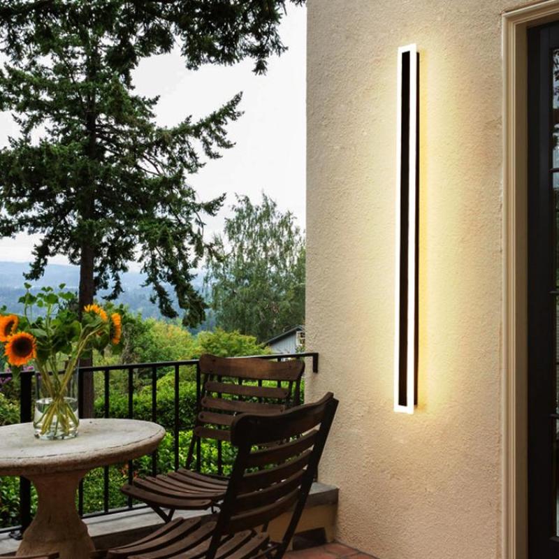 Frostline Linear Outdoor Wall Lamp with Acrylic Pane | Lersk