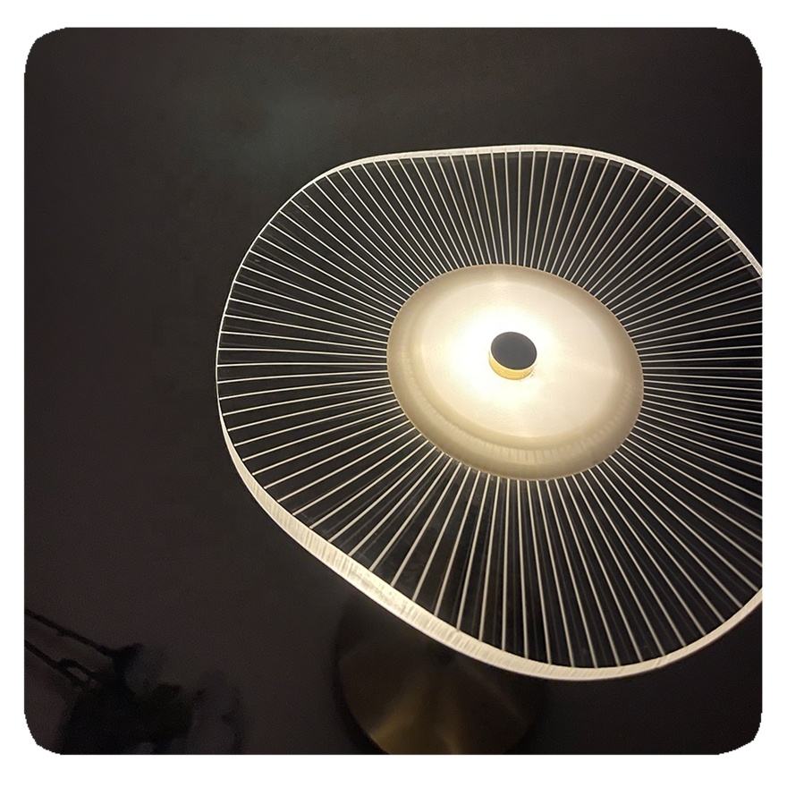 مصباح طاولة LED مودرن لومانوفا للإضاءة الفعالة | ليرسك
