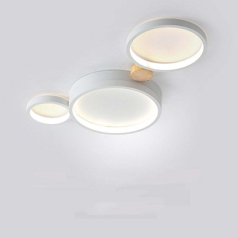 Stropní lampa NovaLumen v bílé a šedé kovové úpravě | Lersk