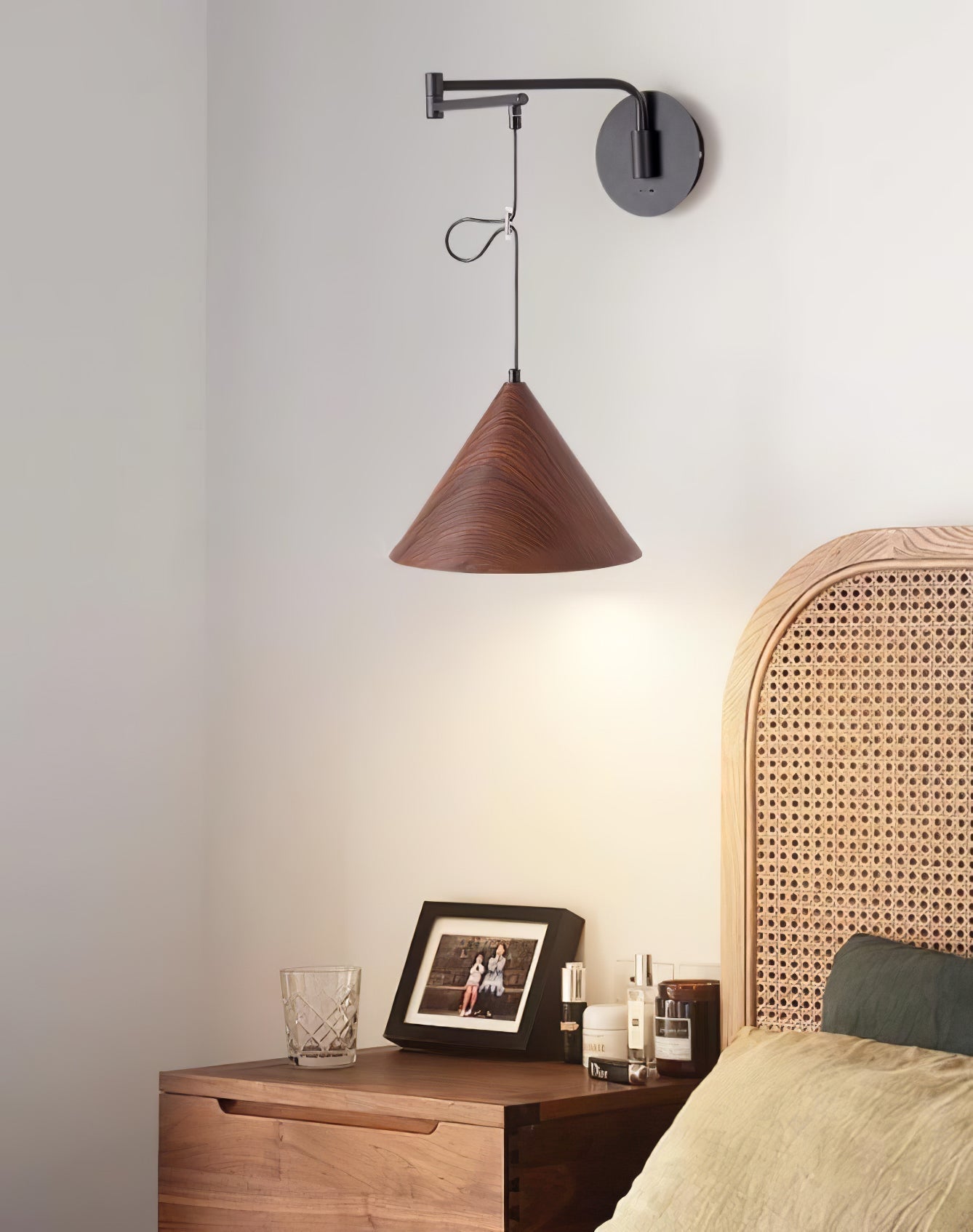 Candeeiro de Parede Aeron com Braço Oscilante e Luz de Leitura Ajustável | Lersk