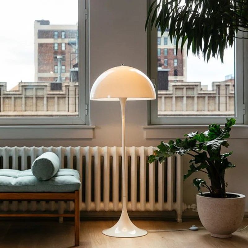 Aurelo LED stojací lampa s houbovým tvarem v severském stylu pro ambientní osvětlení ložnice | Lersk