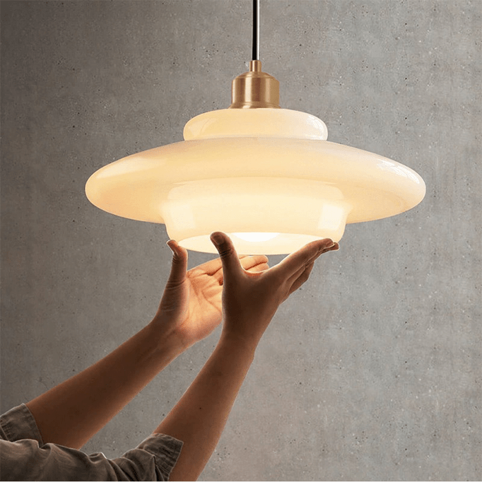 Závěsné svítidlo Astria Ivory Glass pro retro interiéry 50. let | Lersk