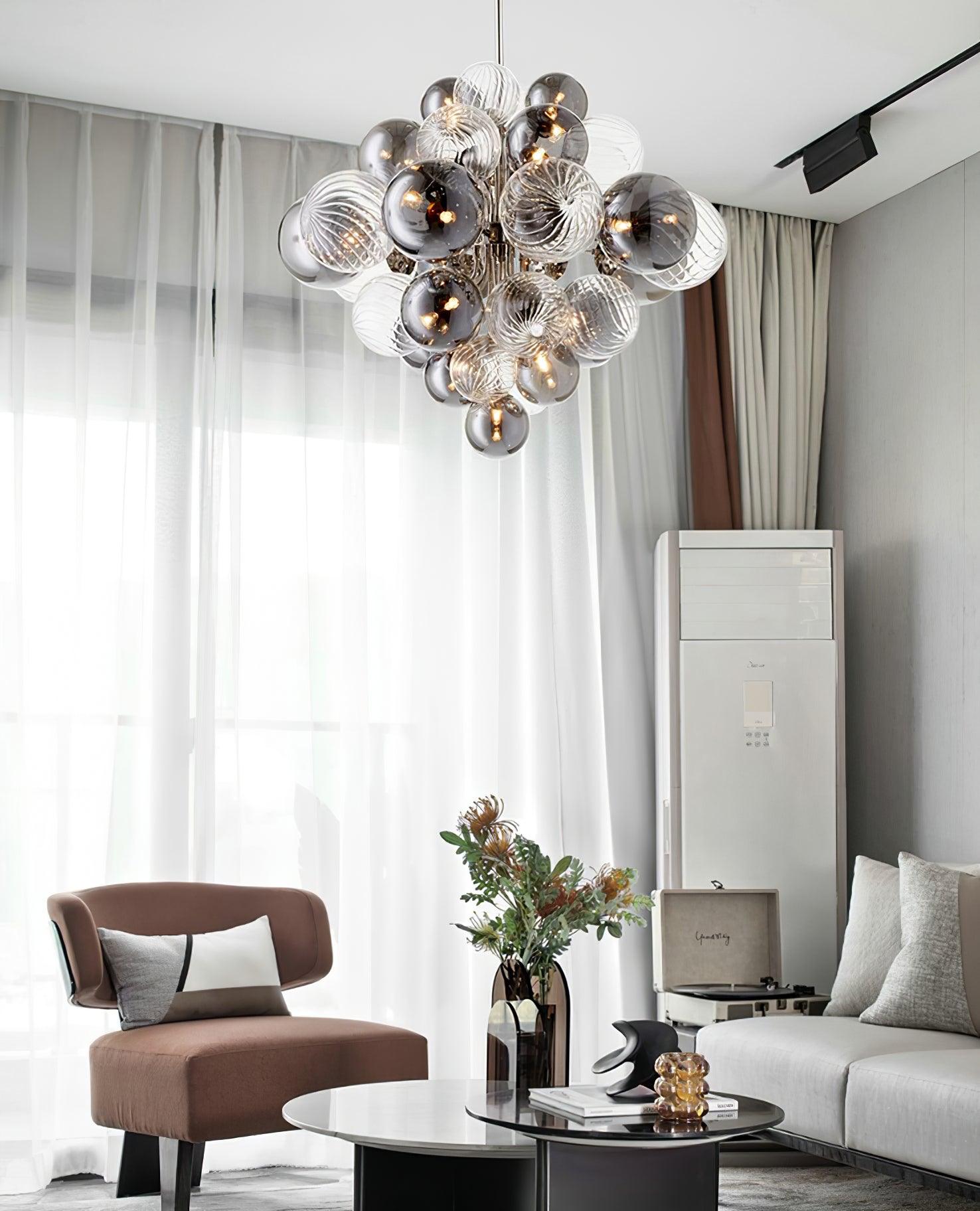 Lampadario Aurelian Arc con struttura in metallo elegante per un bagliore moderno | Lersk