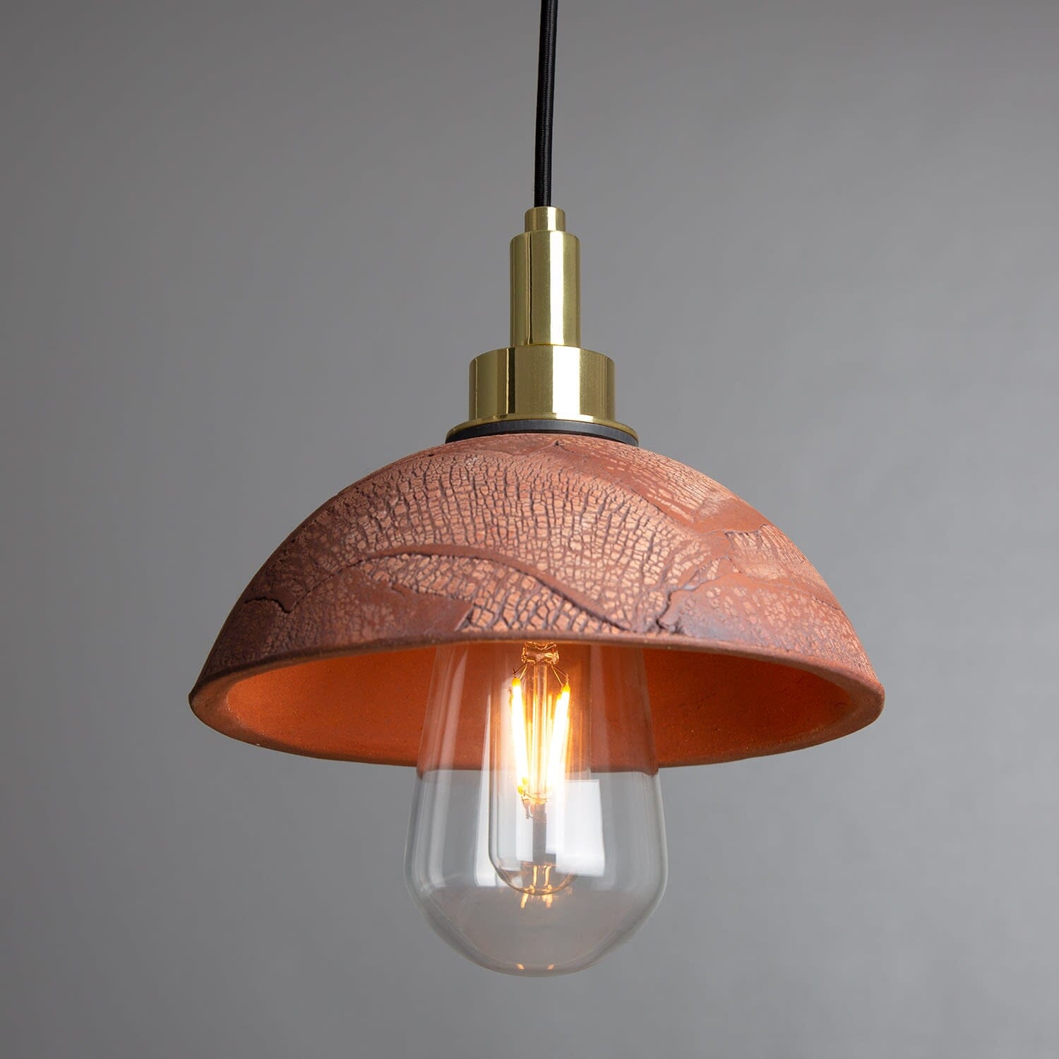 Averin Ceramic Dome Pendant Light for Bathroom, 20 cm Red Iron, IP44 | Lersk