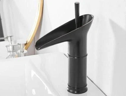 Rubinetto da bagno a cascata antico, flusso lussuoso per proprietari di casa | Lersk