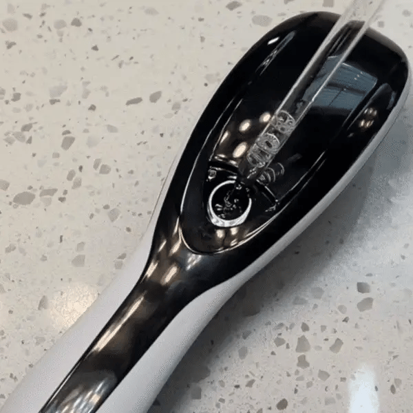 LumaRevive | 4-in-1 Red Light Hair and Scalp Therapy Brush
